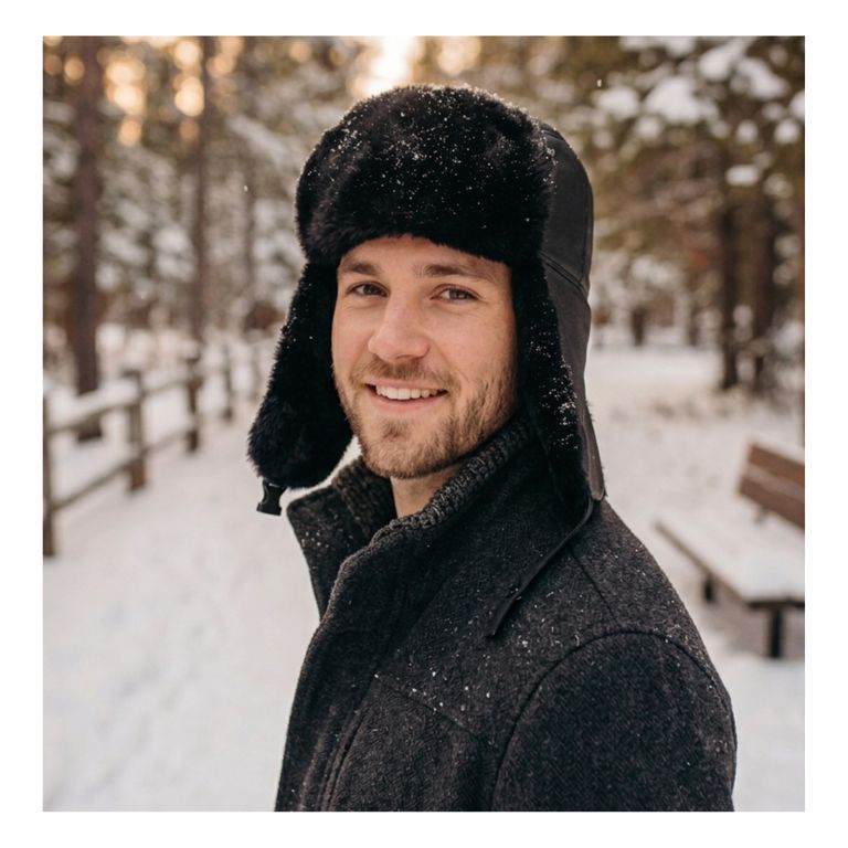 Gorro de Invierno Tipo Ushanka Ruso en Cuero Negro y Piel Sintetica Negro TALLA UNICA