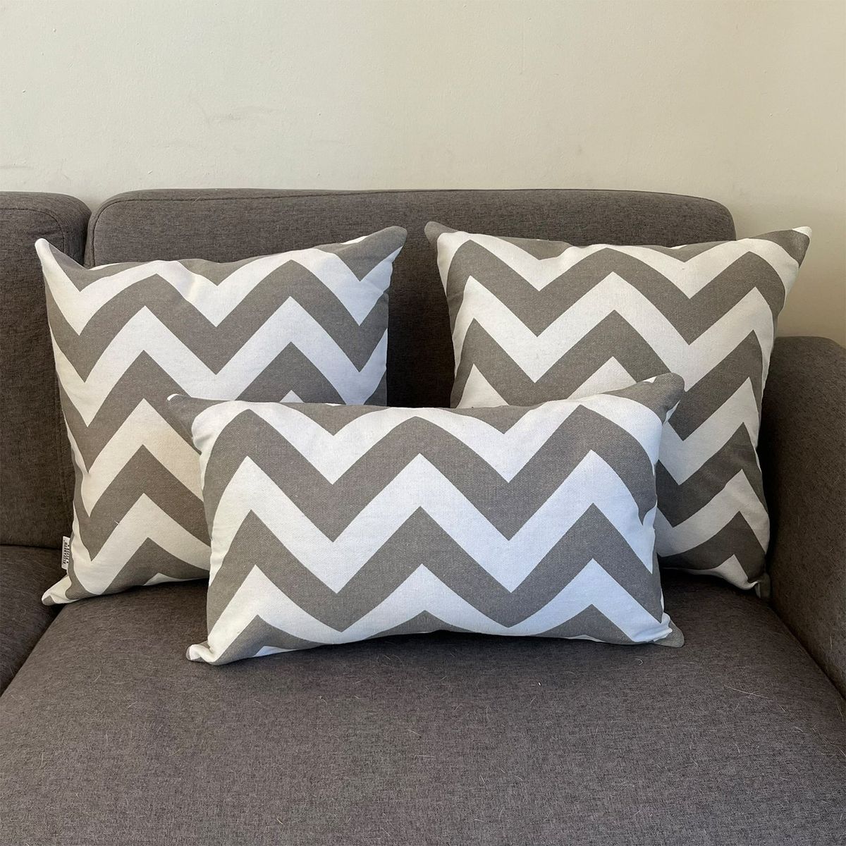 ELIZABETH PEPER - Funda Cojin Decorativo Diseño ZigZag Gris 60x40.