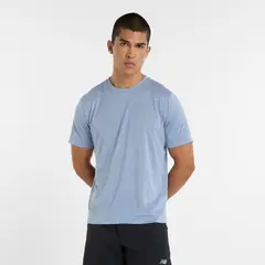 NEW BALANCE - Polera Running Hombre Athletic Celeste