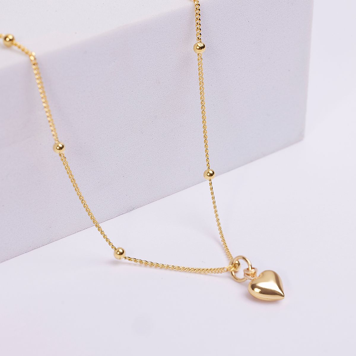 BY LAS CAYETANAS - Pulsera nudos y Corazón inflado bañada en Oro 18 kilates