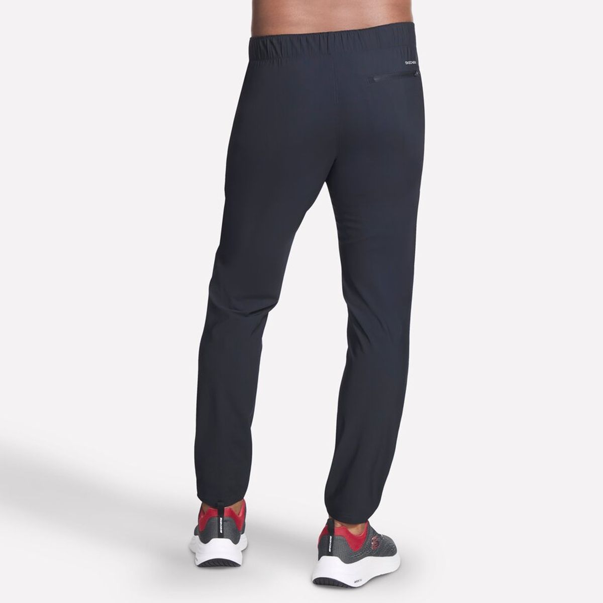 SKECHERS - Pantalón de Buzo Hombre Gostretch Tapered Negro Skechers