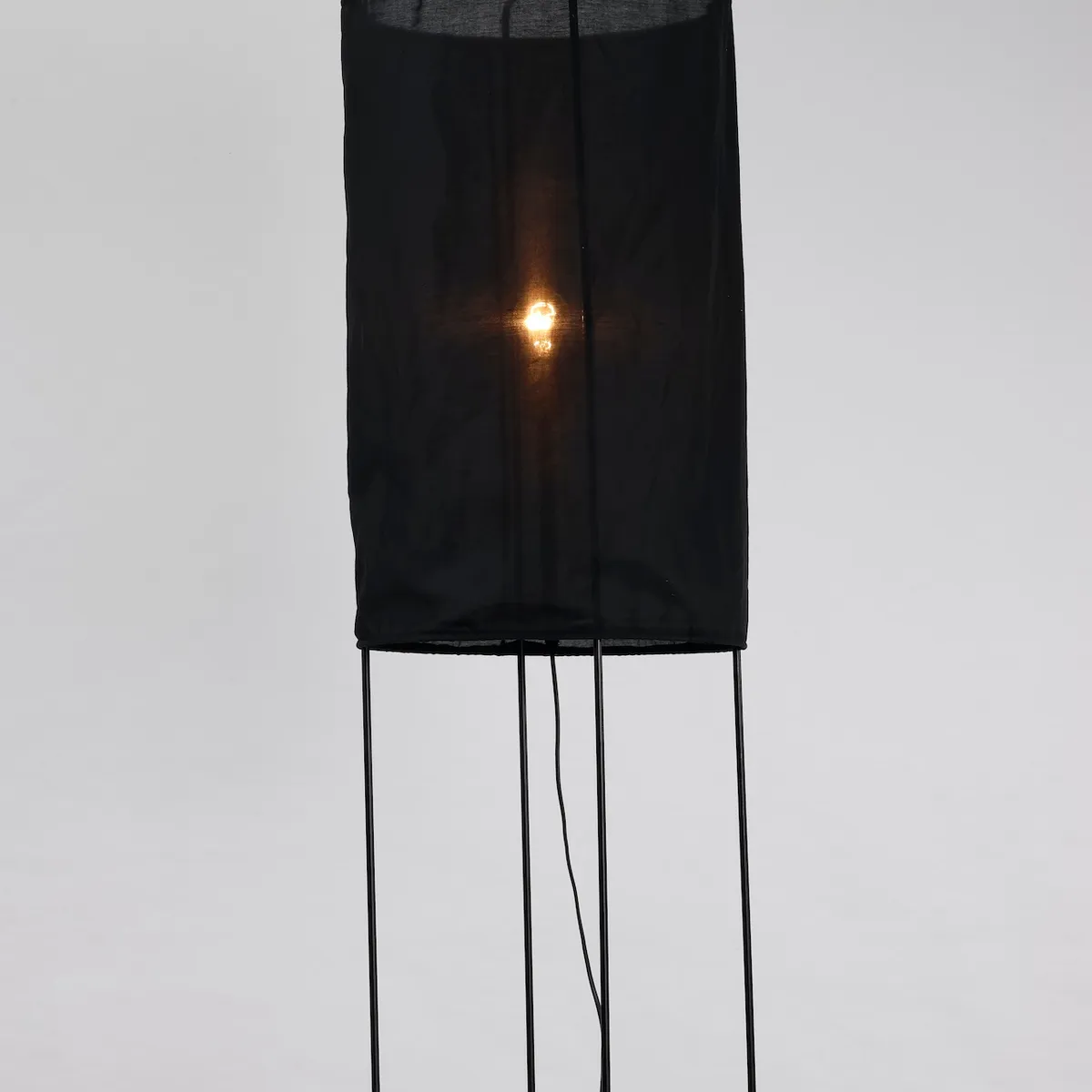 DISEÑO 3 - Lampara de pie Estambul Negra.