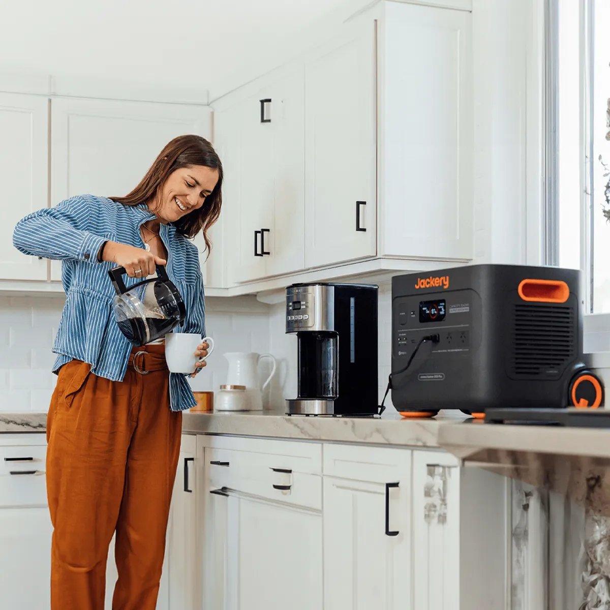 JACKERY - Generador Estacion De Energia Portatil Jackery Explorer 2000 Plus 220v