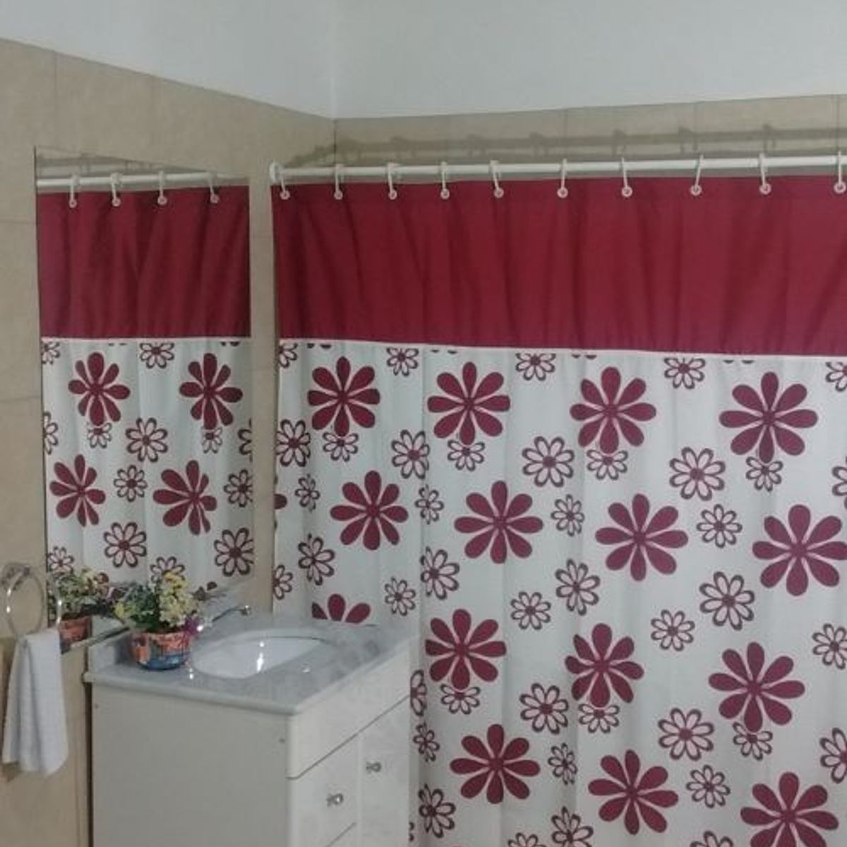 GENTILE - Cortina de baño Medida Especial color  Burdeo Flor Burdeo 200 x 200 cms