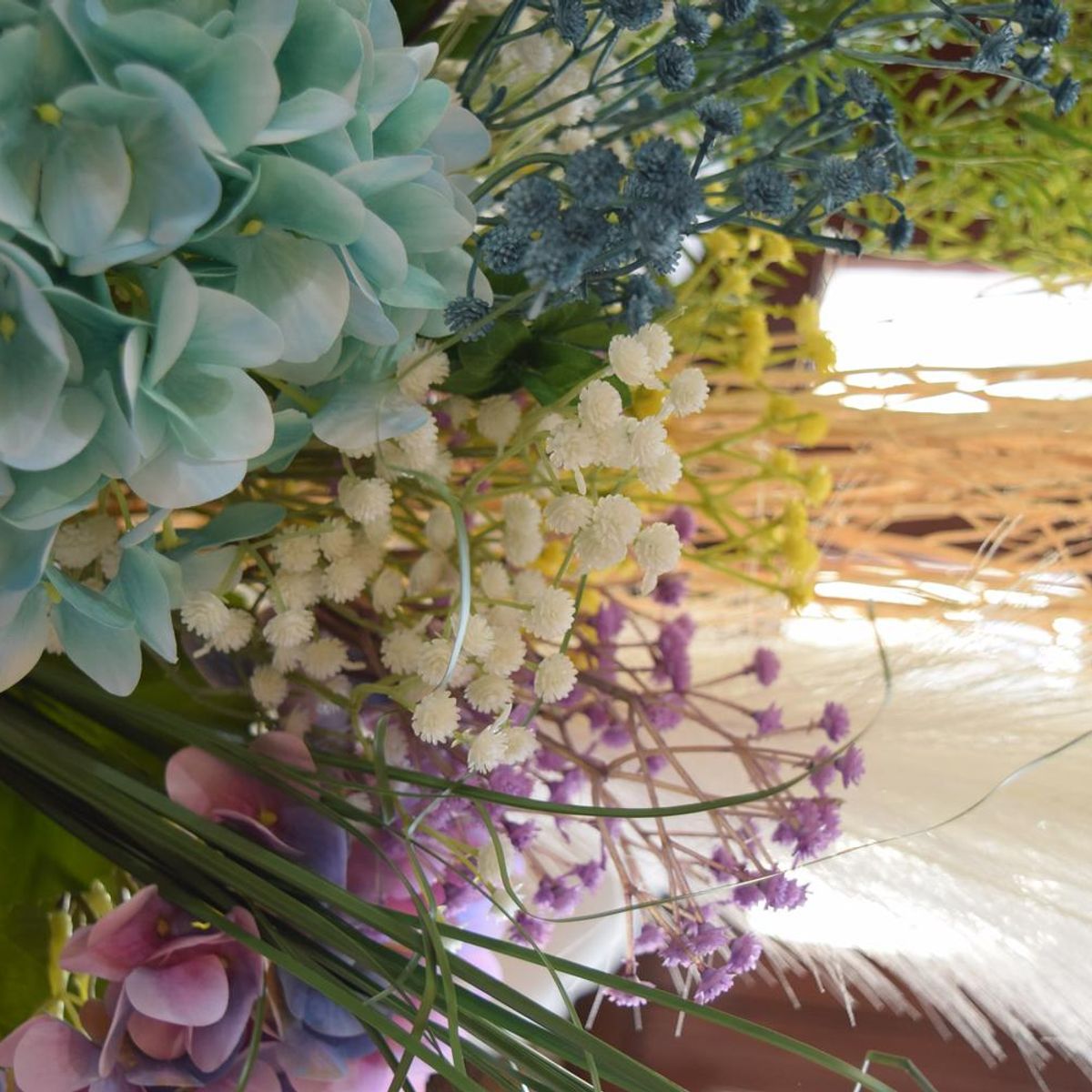 TERRA ESTILO - Florero Metálico con flores Dorado Mediano