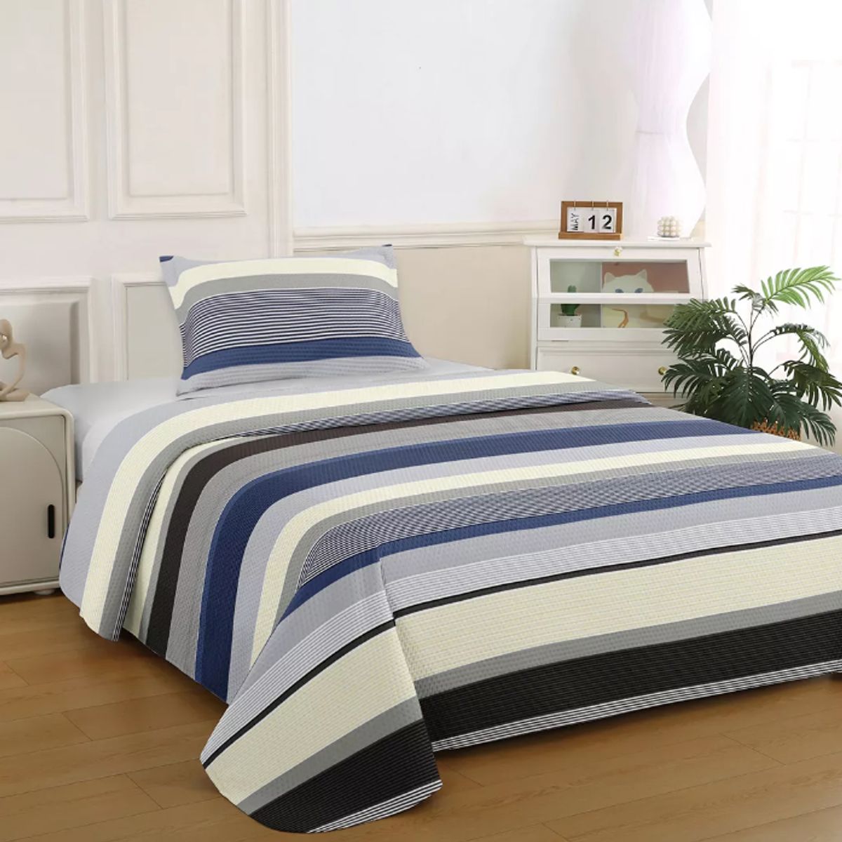 ILLUSIONS - Quilt Brusela King Marca Illusions Diseño Moderno Azul