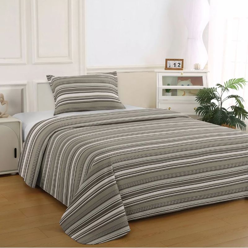 ILLUSIONS - Quilt Atenas King Marca Illusions Diseño Moderno  Crema