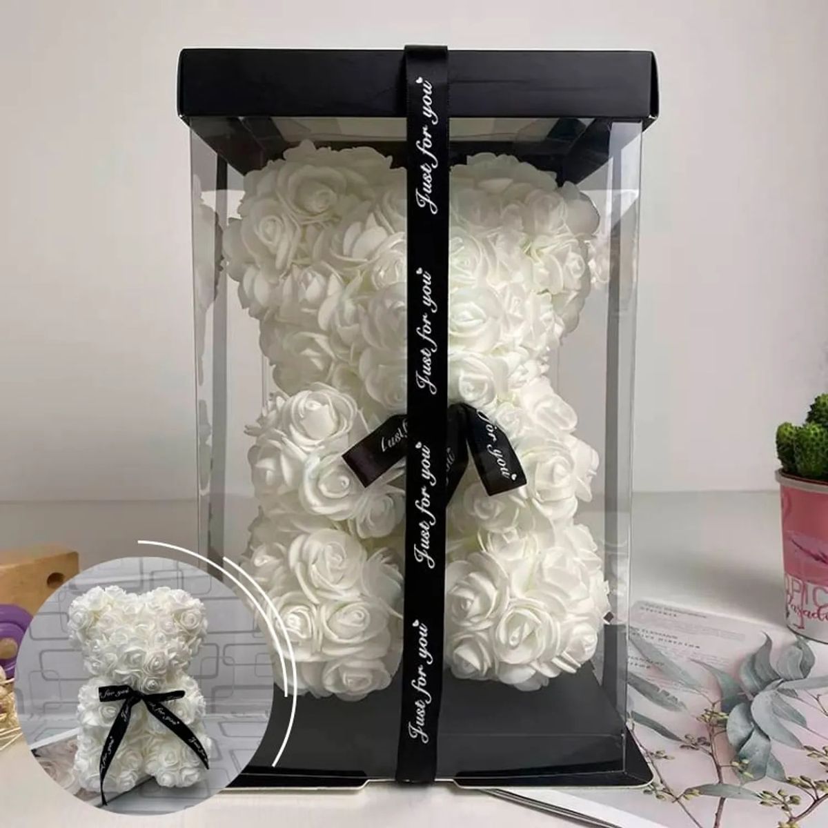 MOVI - OSO PÉTALOS DE ROSAS BLANCO