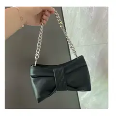 GENERICO - Cartera Bandolera Negra Detalles Plateados