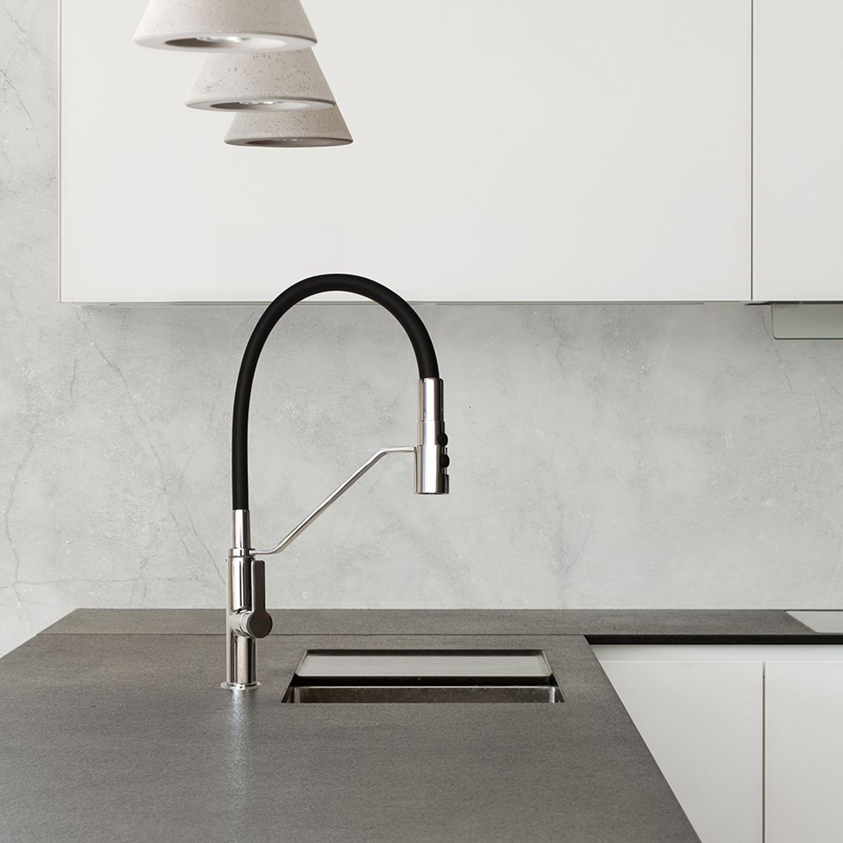 STRETTO - Monomando Lavaplatos Flexible Asti Cromo/Negro Mate