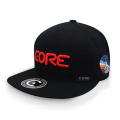 CORE - Gorra Logo Multi Costado Letras Rojas/Negro Unitalla