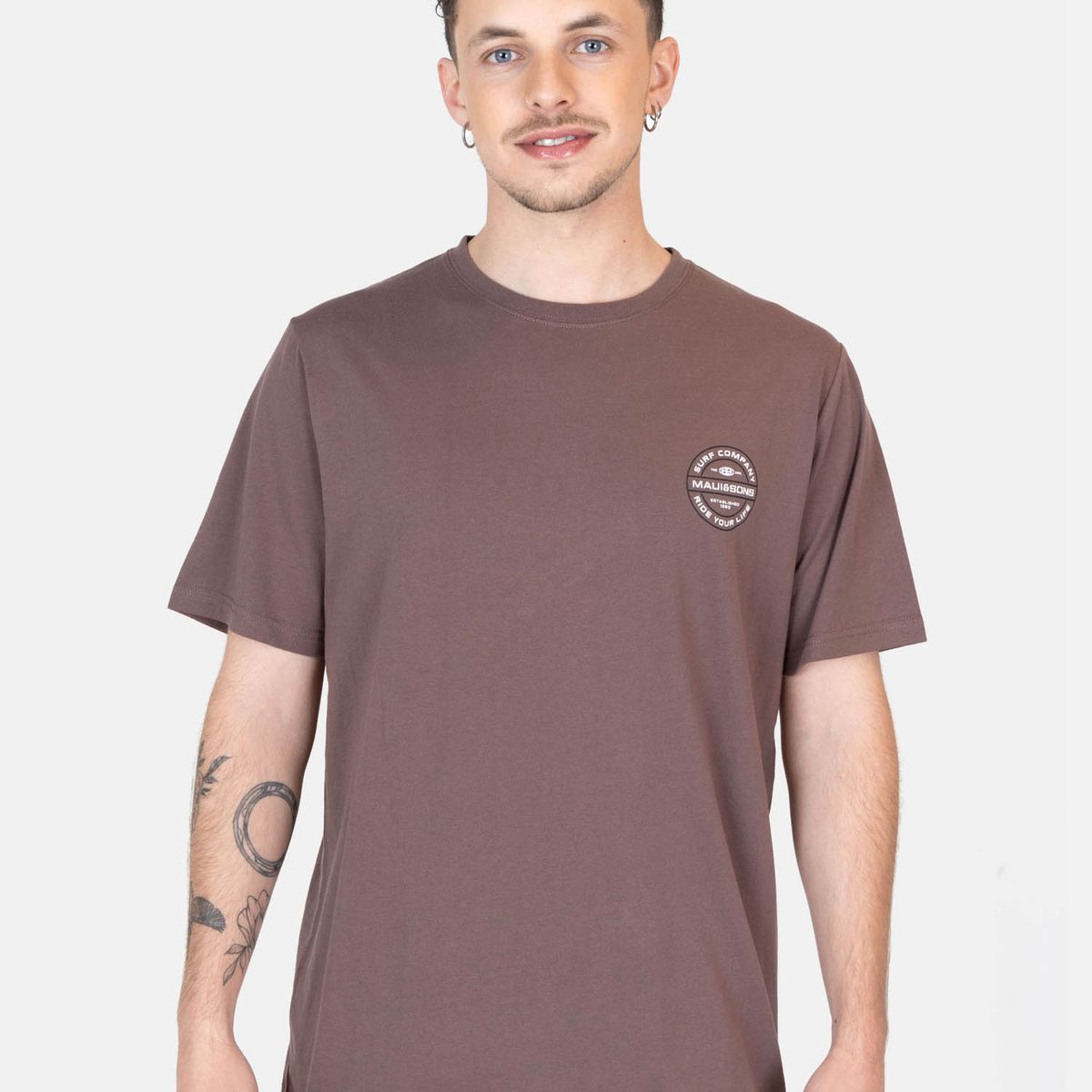 MAUI AND SONS - Polera MC Mana Café Hombre Maui And Sons - Café