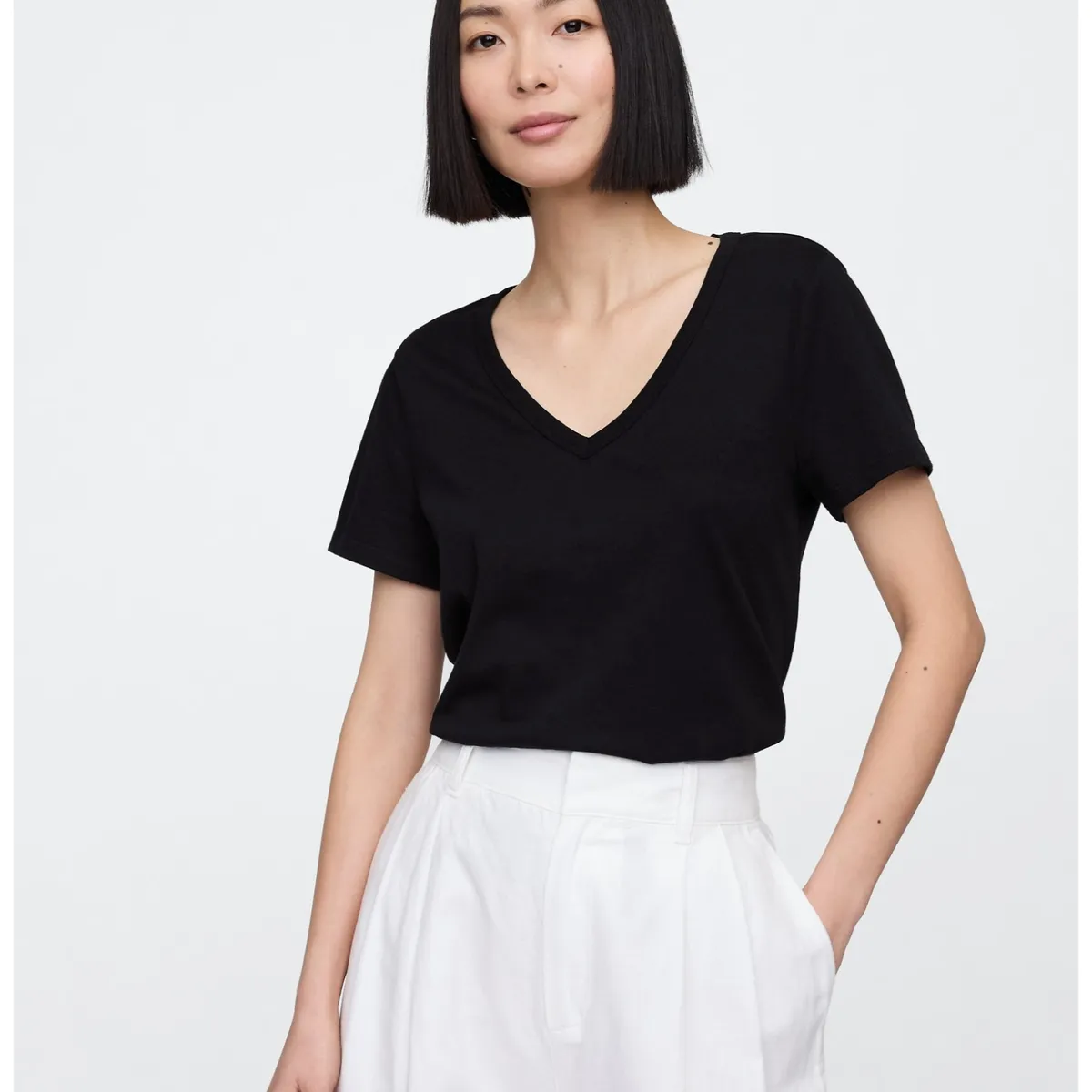 GAP - Polera Mujer Cuello V Manga Corta Negro GAP