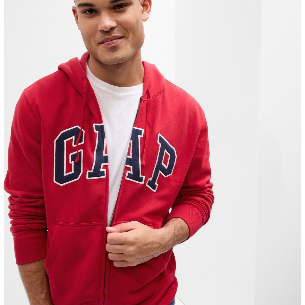 GAP - Polerón Hombre Logo Con Cierre Rojo GAP