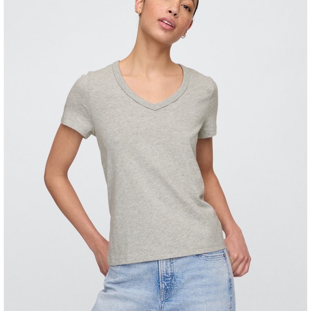 GAP - Polera Mujer Cuello V Manga Corta Gris GAP