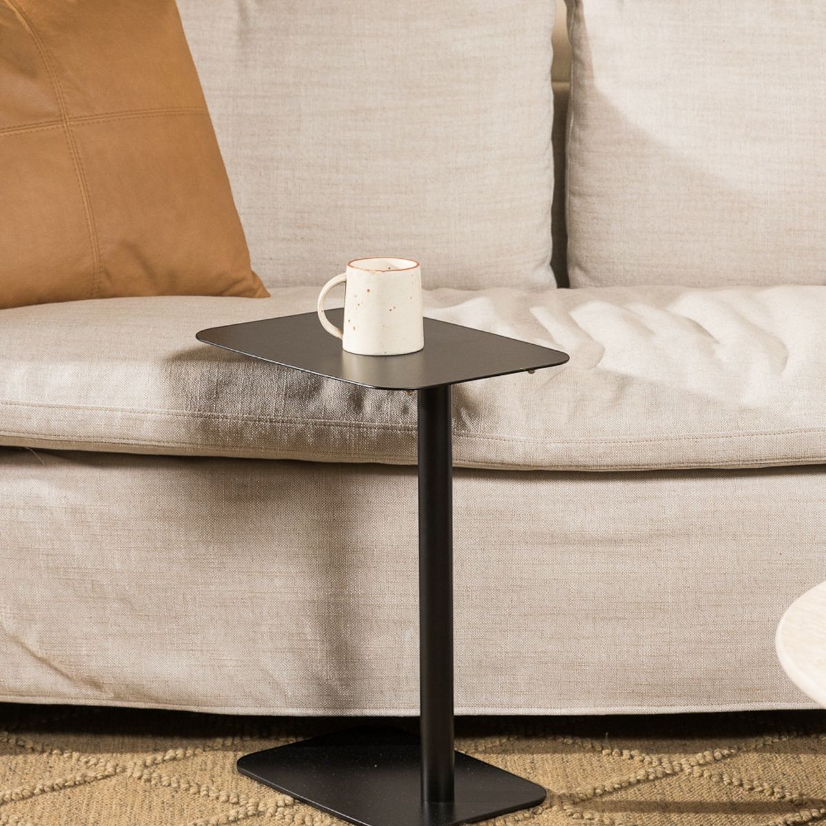 AMOBLE - Mesa Tepa Negra Amoblé.