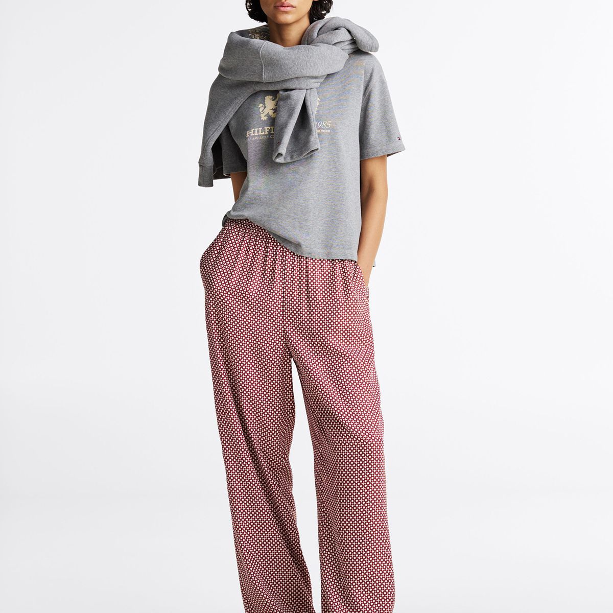 TOMMY HILFIGER - Polera Neat Varsity Relaxed Fit Gris Tommy Hilfiger