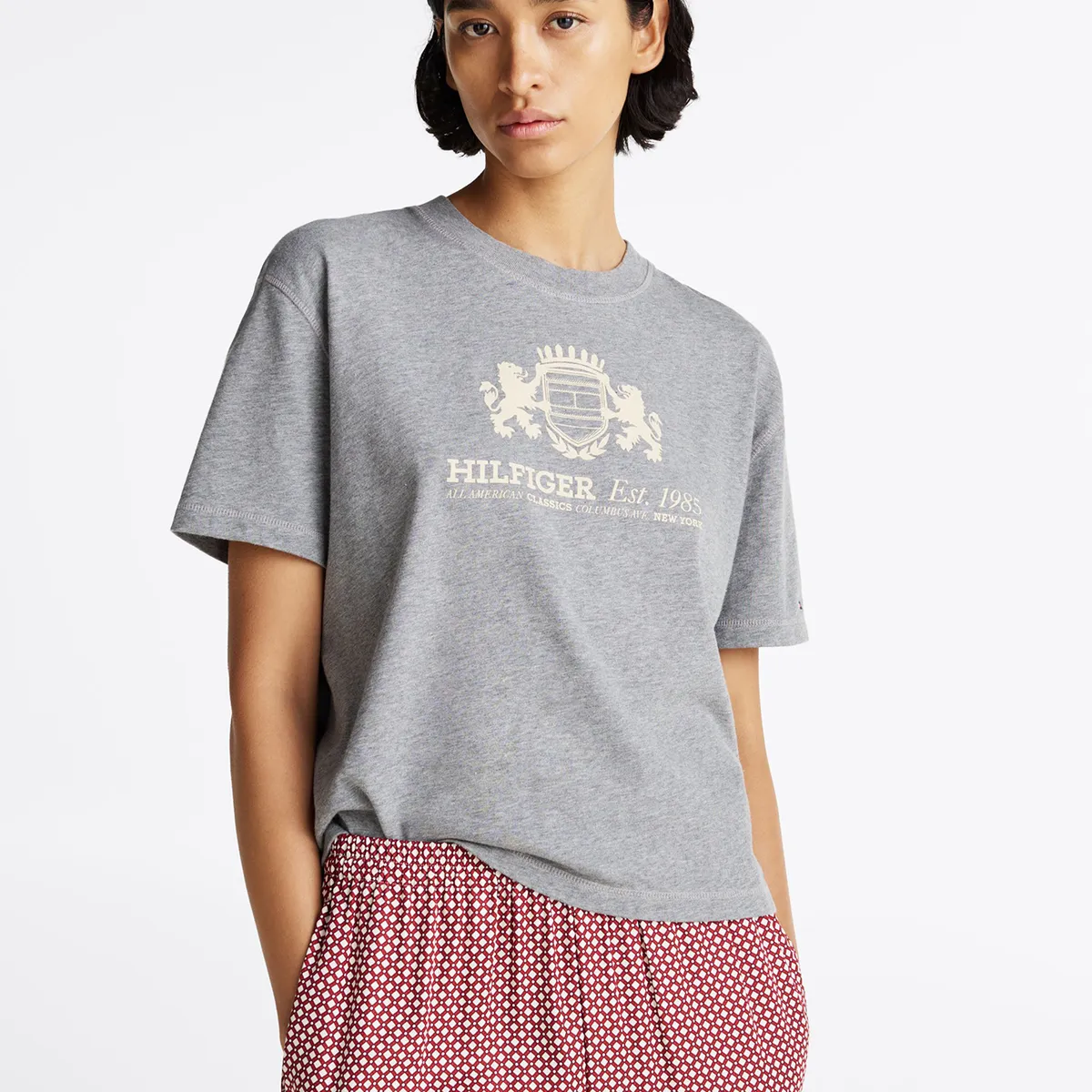 TOMMY HILFIGER - Polera Neat Varsity Relaxed Fit Gris Tommy Hilfiger