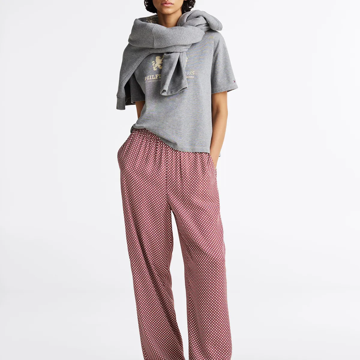 TOMMY HILFIGER - Polera Neat Varsity Relaxed Fit Gris Tommy Hilfiger