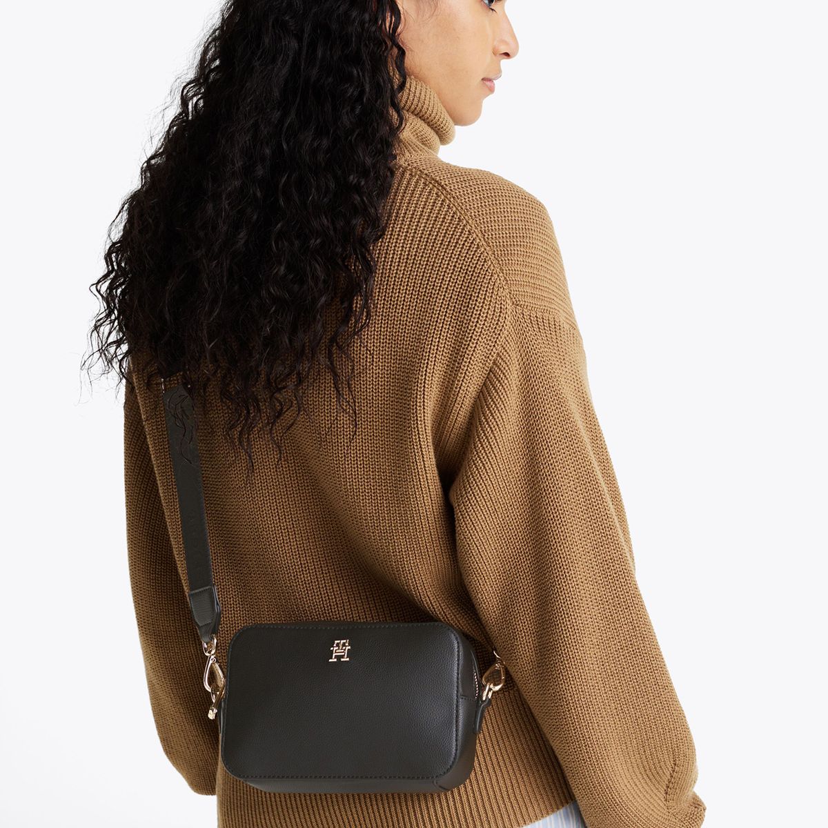 TOMMY HILFIGER - Bandolera Th Soft Logo Negro Tommy Hilfiger