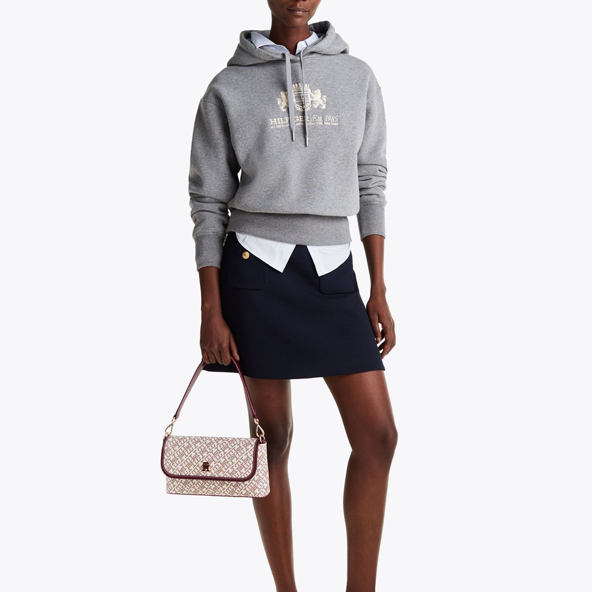 TOMMY HILFIGER - Polerón Hoodie Logo Varsity Bordado Gris Tommy Hilfiger