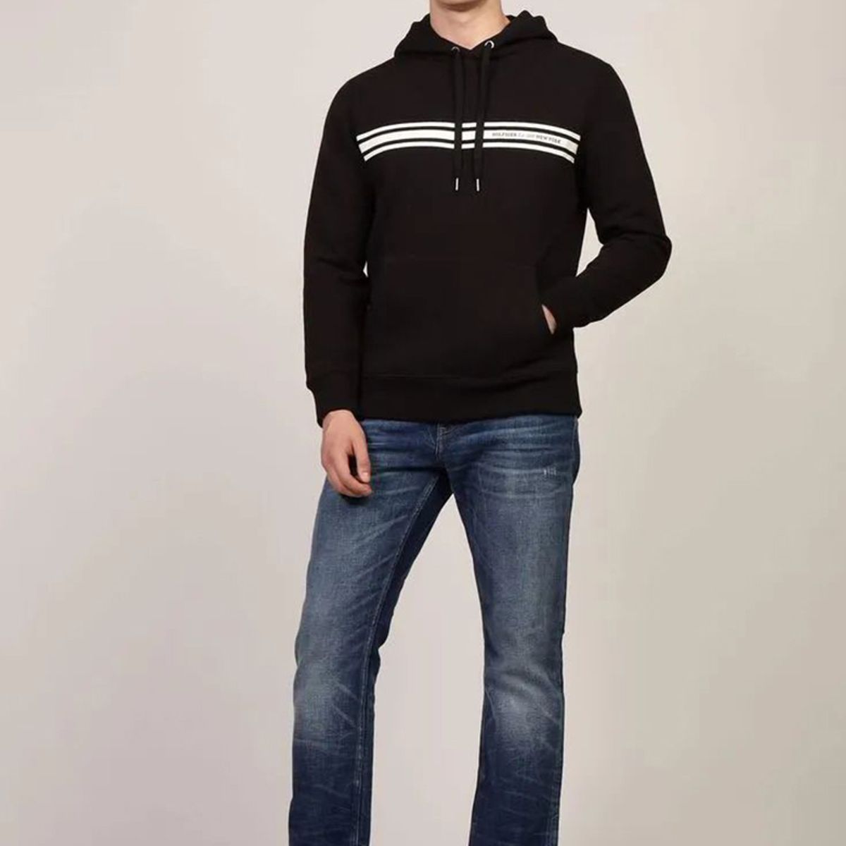 TOMMY HILFIGER - Polerón Hoodie Con Logo Central De Rayas Negro Tommy Hilfiger