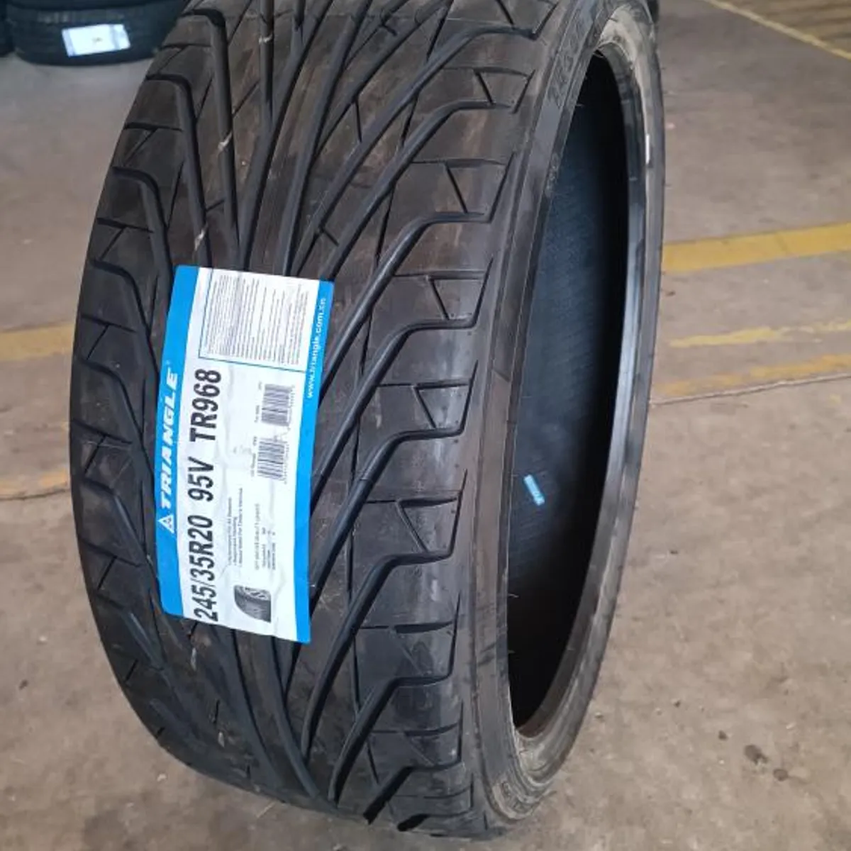 TRIANGLE - Neumatico 24535 R20 Triangle Tr968 95V