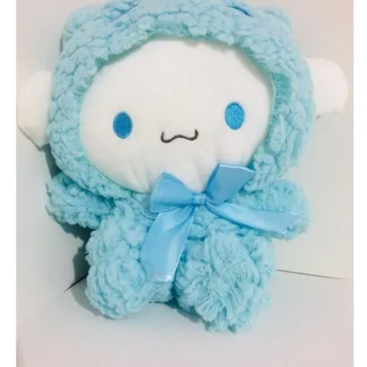 GENERICO - Peluche Cinnamoroll Traje Osito Celeste 20cm