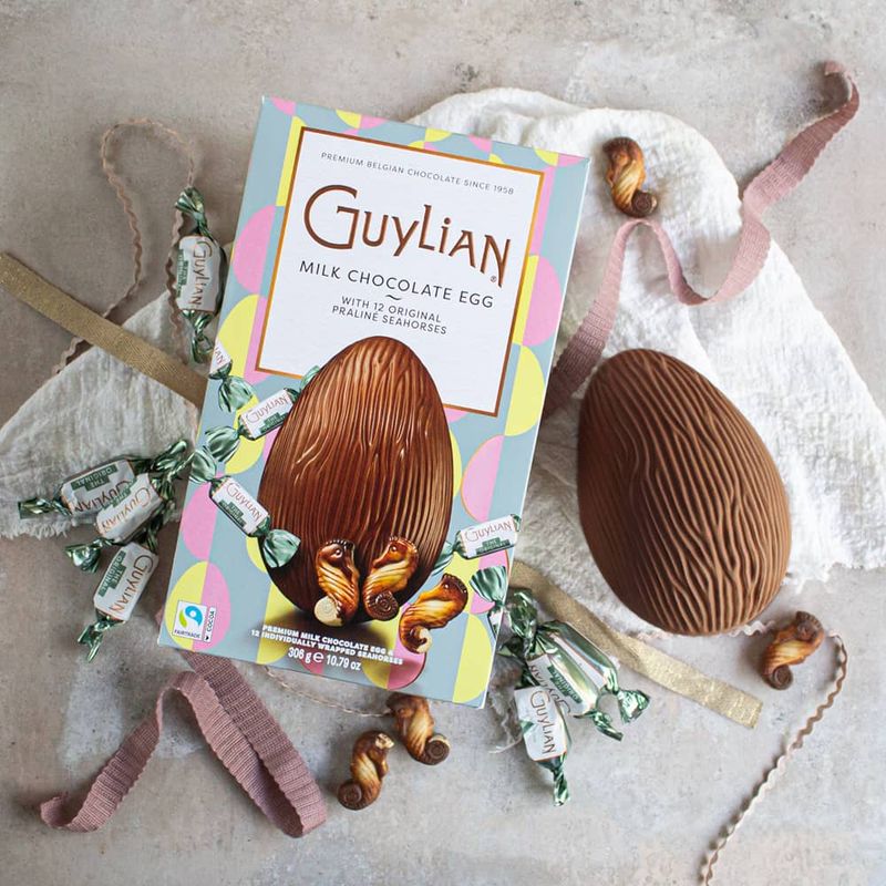 GENERICO - Huevo de Chocolate Guylian + 12 Bombones 306 grs