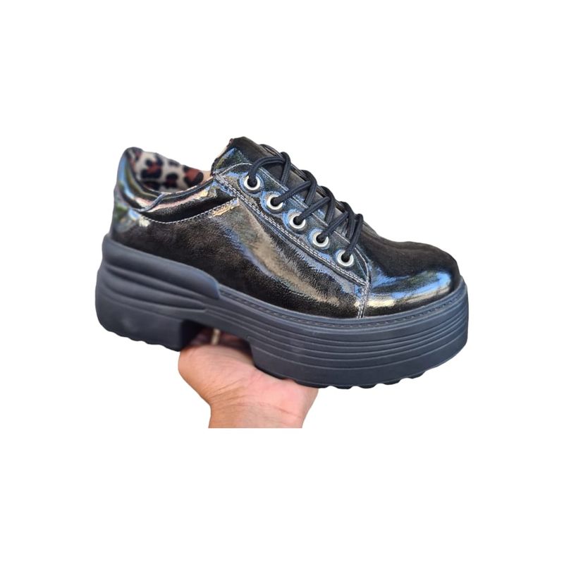 HERIEL - Zapatilla Negra Charol Plataforma.