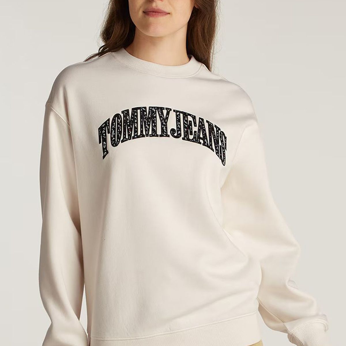 TOMMY HILFIGER - Polerón Relaxed Con Logo De Flores Blanco Tommy Jeans