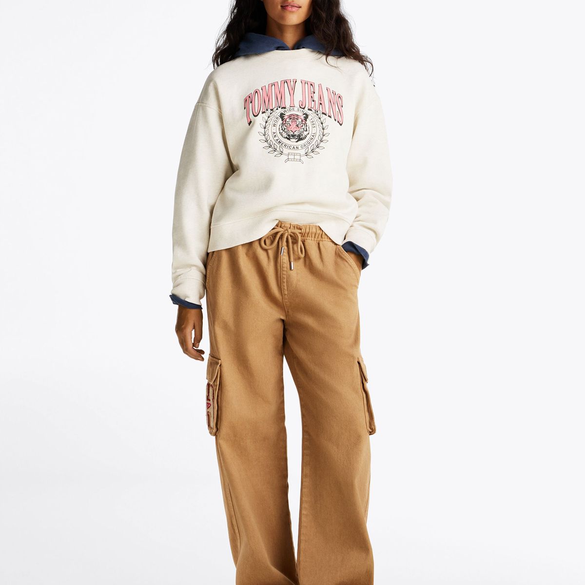 TOMMY HILFIGER - Polerón Relaxed Tiger Varsity Logo Beige Tommy Jeans