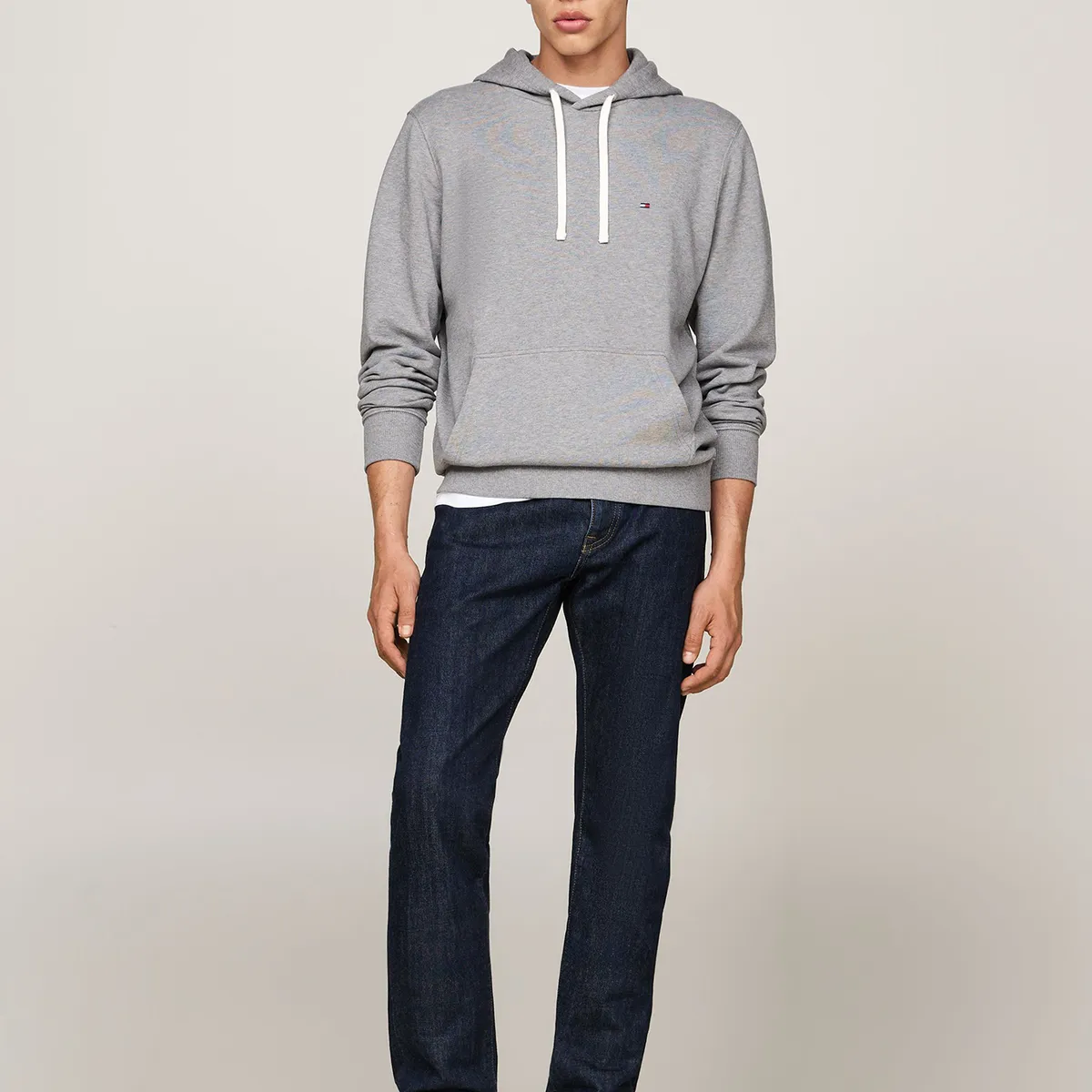 TOMMY HILFIGER - Polerón Hoodie Con Logo Bordado Gris Tommy Hilfiger