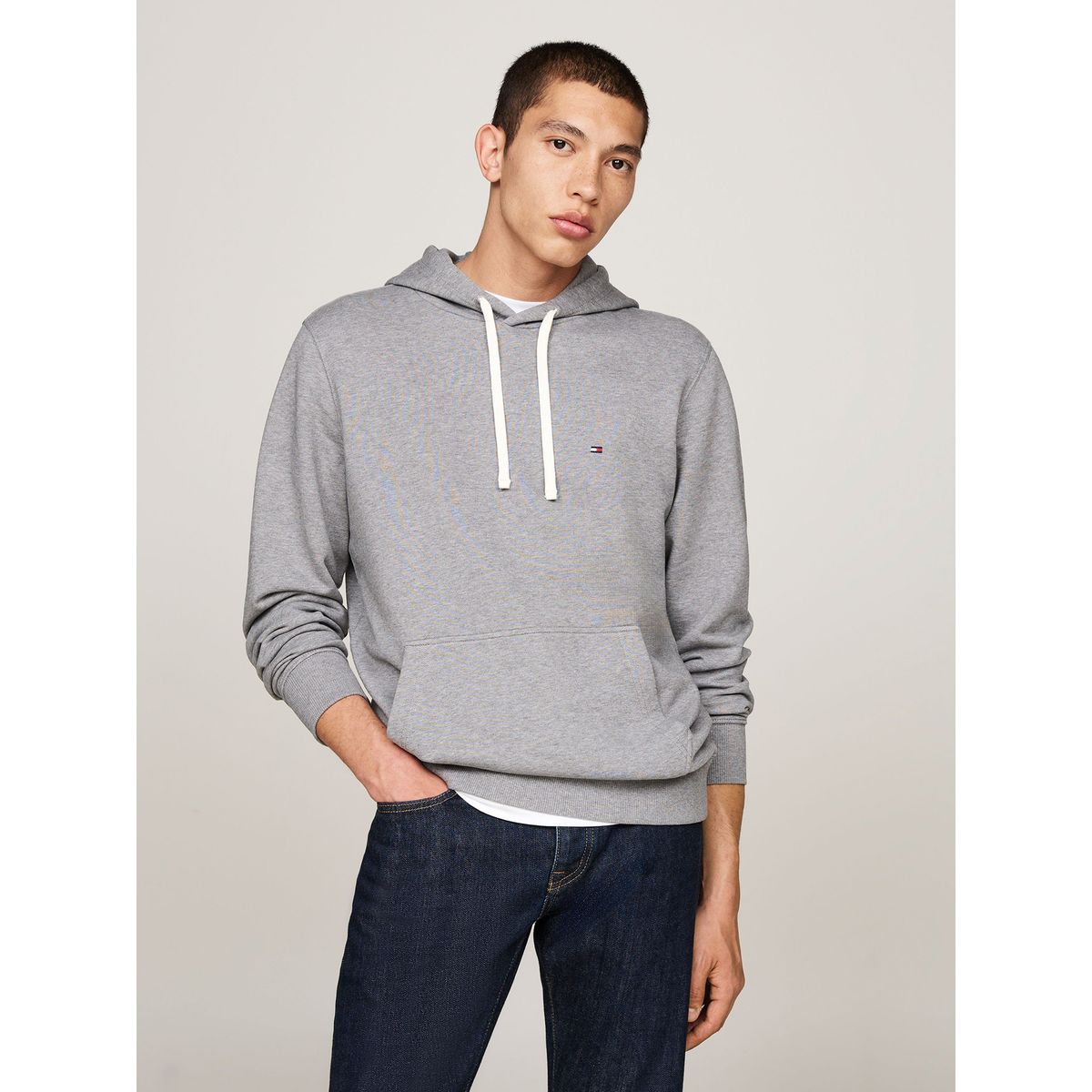 TOMMY HILFIGER - Polerón Hoodie Con Logo Bordado Gris Tommy Hilfiger