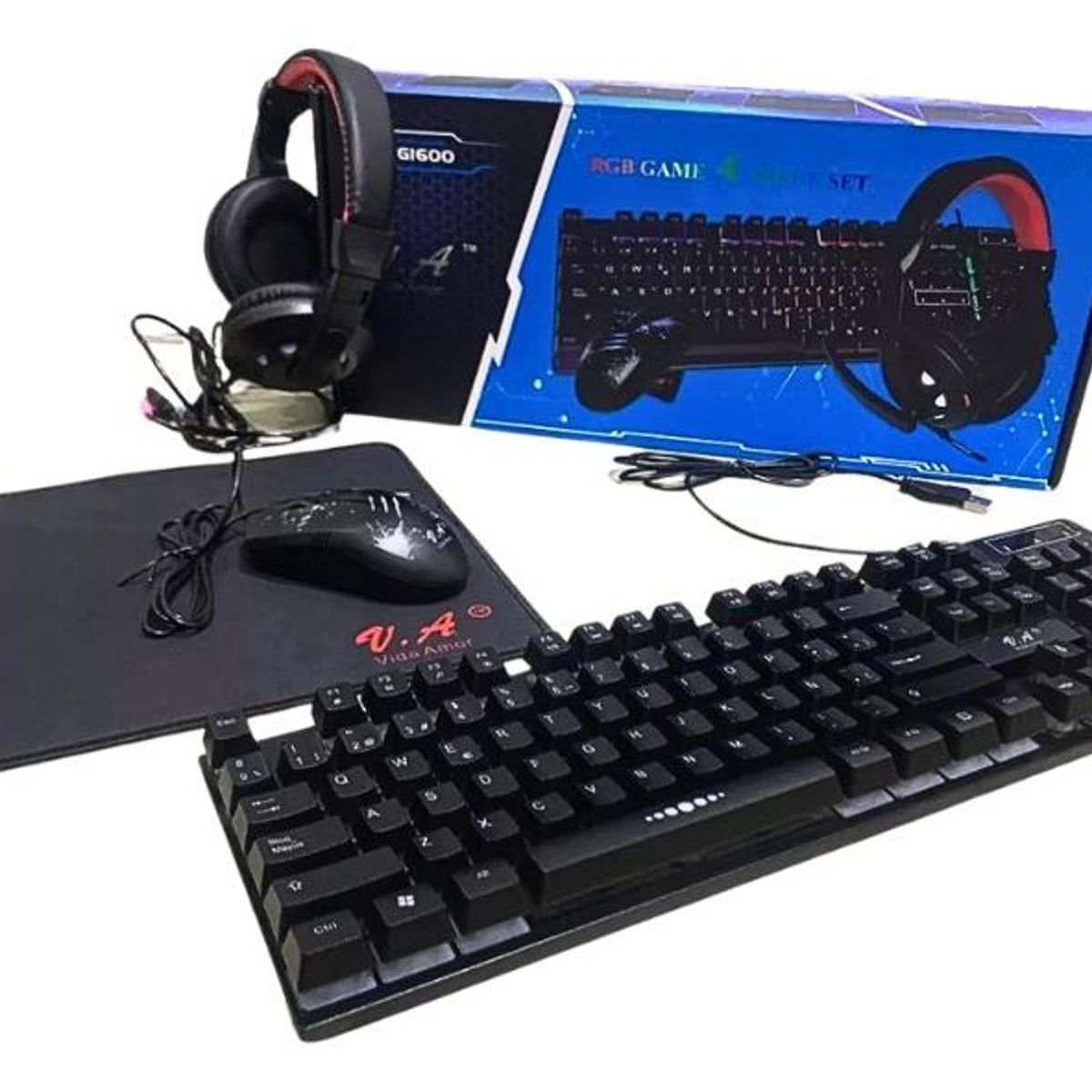 GENERICO - Combo Gamer 4 en 1 Teclado Mouse Mousepad y Audífonos RGB.
