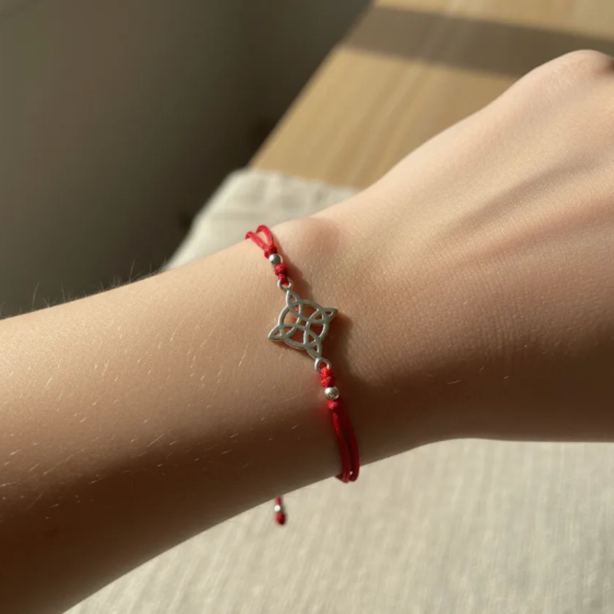 GENERICO - Hilo Rojo Nudo De Brujas Plata Protección Amuleto Regalo