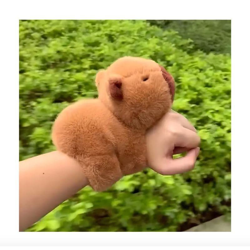 ATLAS - Capibara Mochila Tortuga Peluche Llavero
