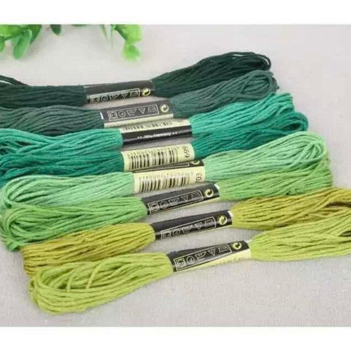 GENERICO - Set de Hilos Bordados en Colores Variados - 8 Uds