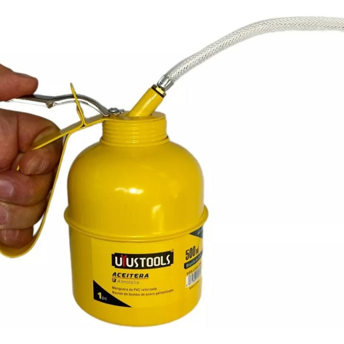 GENERICO - Aceitera Manual Metálica con Manguera Flexible 500cc Profesional