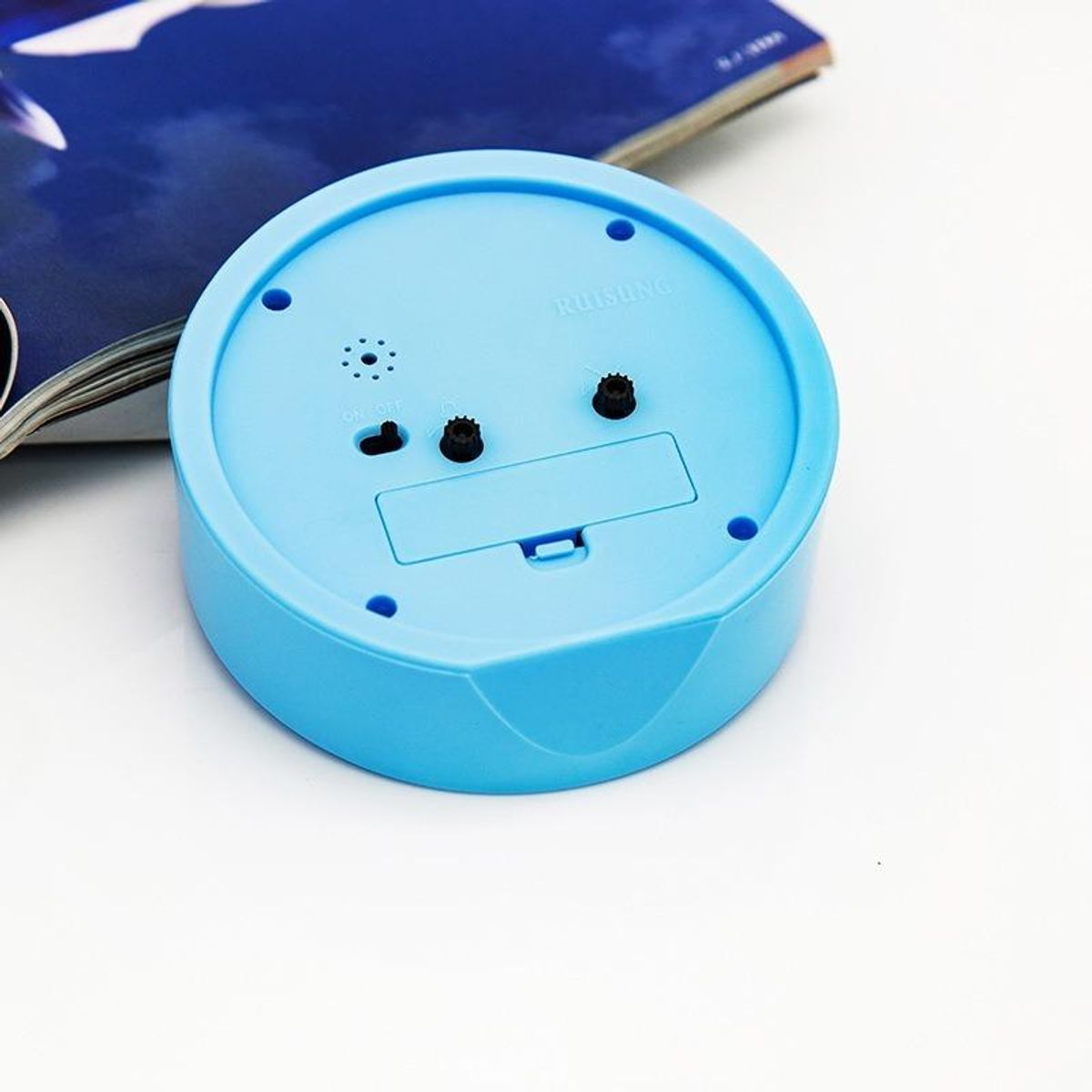 GENERICO - Reloj Despertador Redondo Colores con Alarma Programable