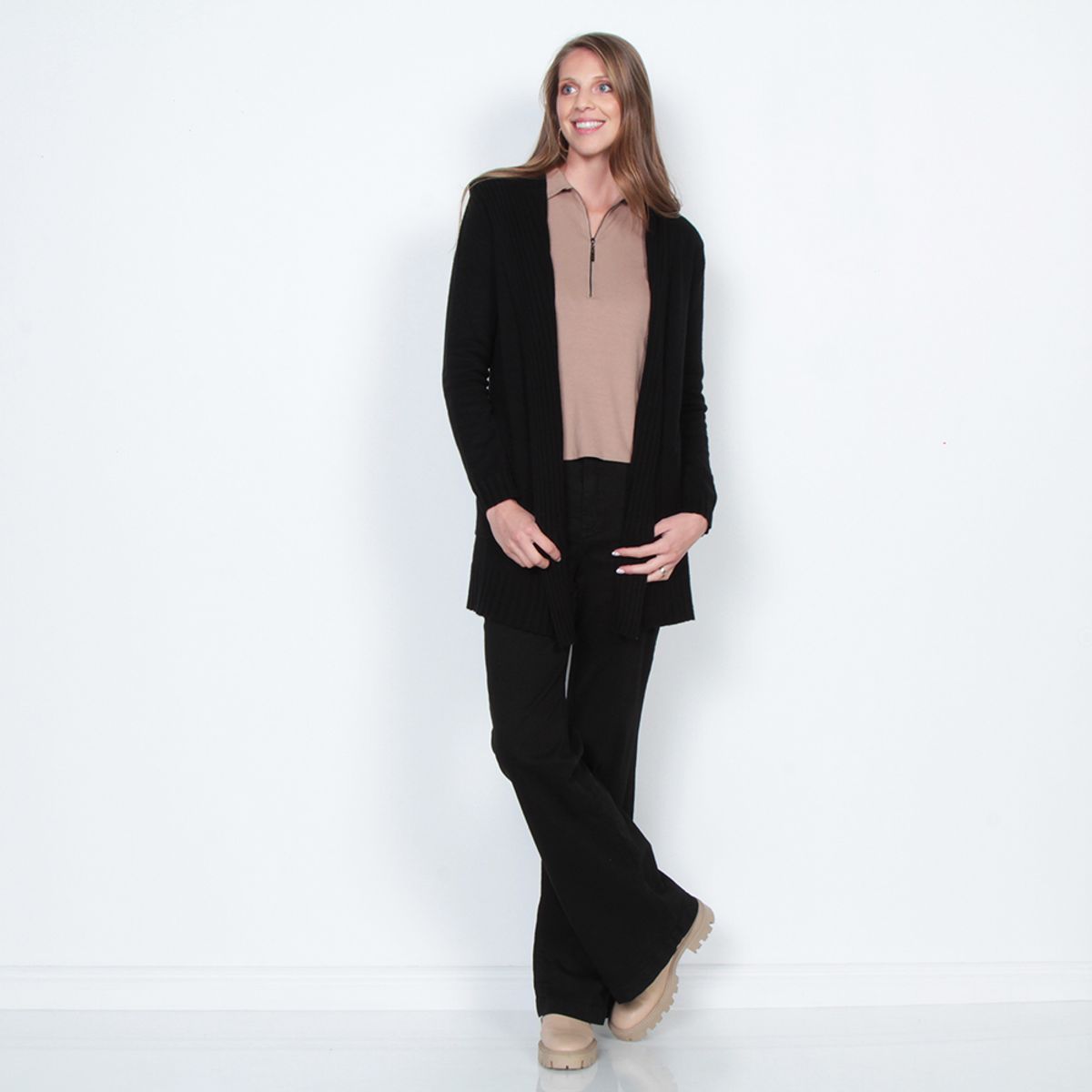 WADOS - CHALECO MANGA LARGA  CON CAPUCHA Y BOLSILLOS