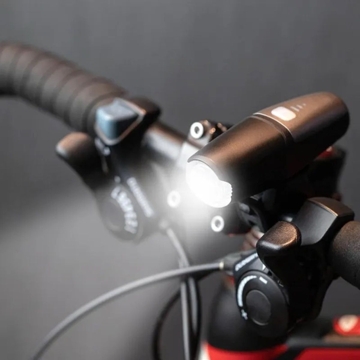 WESTINGHOUSE - Linterna Recargable Bicicleta Westinghouse 240 Lúmenes Led