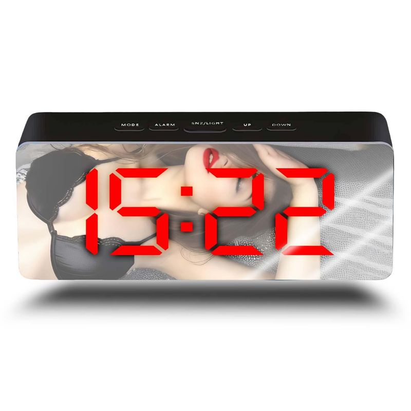 GEN - Reloj Digital Luz Led Numeros Iluminado Color Puerto Usb.