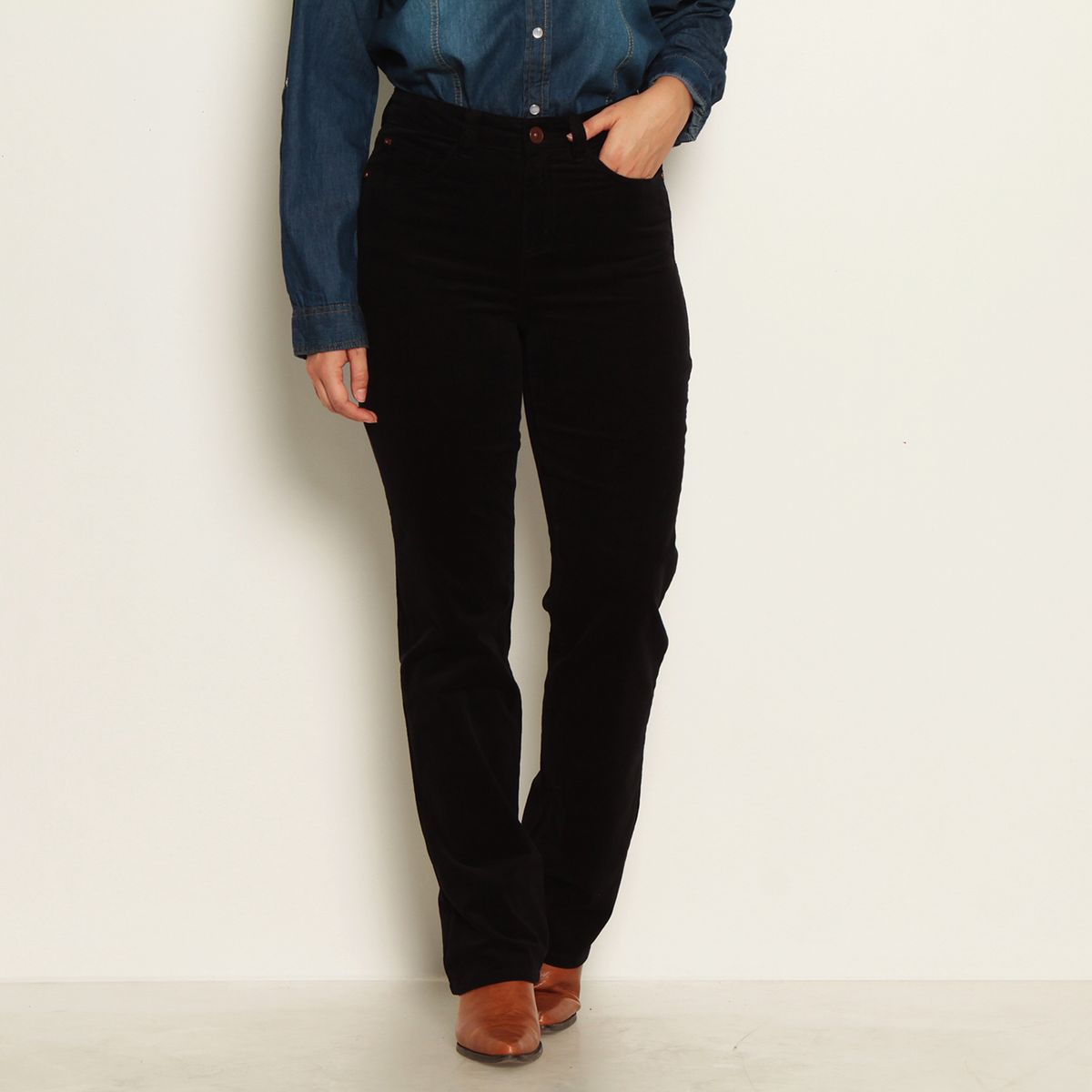 WADOS - PANTALON COTELE RECTO PUSH IN PUSH UP PRETINA  BASICA UN BOTON