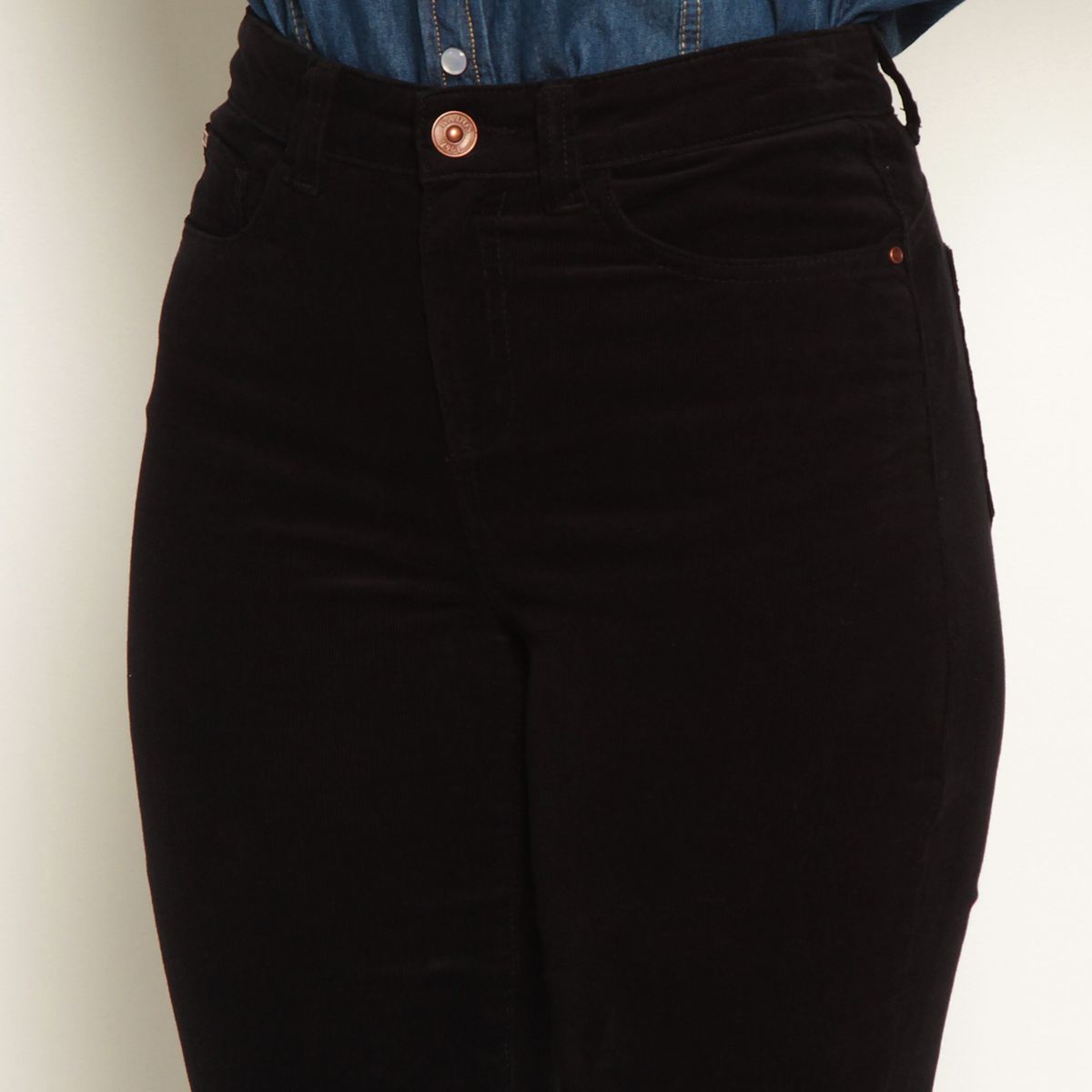 WADOS - PANTALON COTELE RECTO PUSH IN PUSH UP PRETINA  BASICA UN BOTON