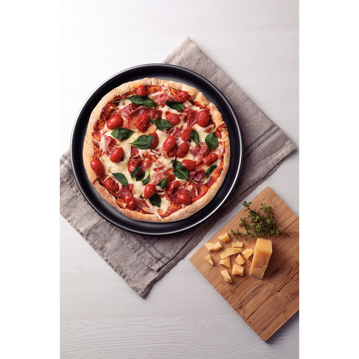 TRAMONTINA - Asadera para pizza Tramontina Brasil en aluminio con revestimiento interno y externo antiadherente Starflon Max grafito 30 cm 1,8 L
