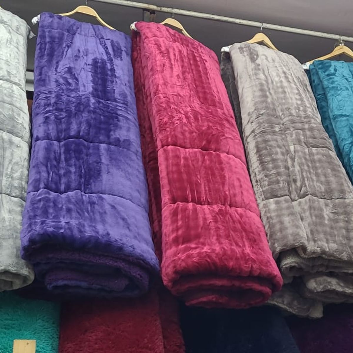 GENERICO - Cobertor Chiporro Texturizado Relieve 2 Plazas - Rosado Puntos A2.