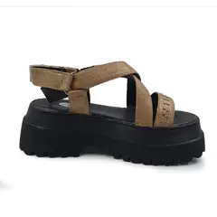 HERIEL - Sandalia Plataforma Tachas Colores