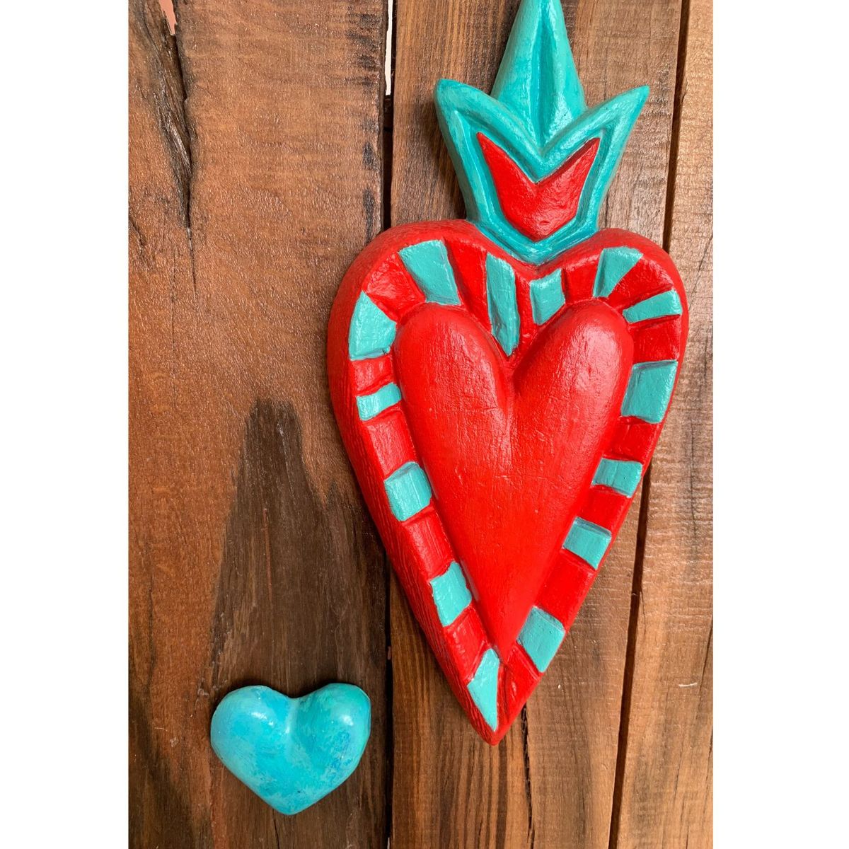 GENERICO - CUADRO DE CORAZONES RUSTICOS SOBRE MADERA
