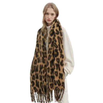 Imagen 2 del producto Maxi bufanda animal print de lana tipo alpaca actual